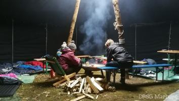 Winterlager der Pfadis<br/>Lagerfeuer im Zelt